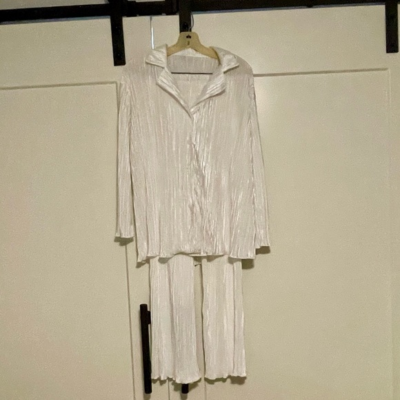 Two piece Plisse Set in White Sz Small - Picture 2 of 4